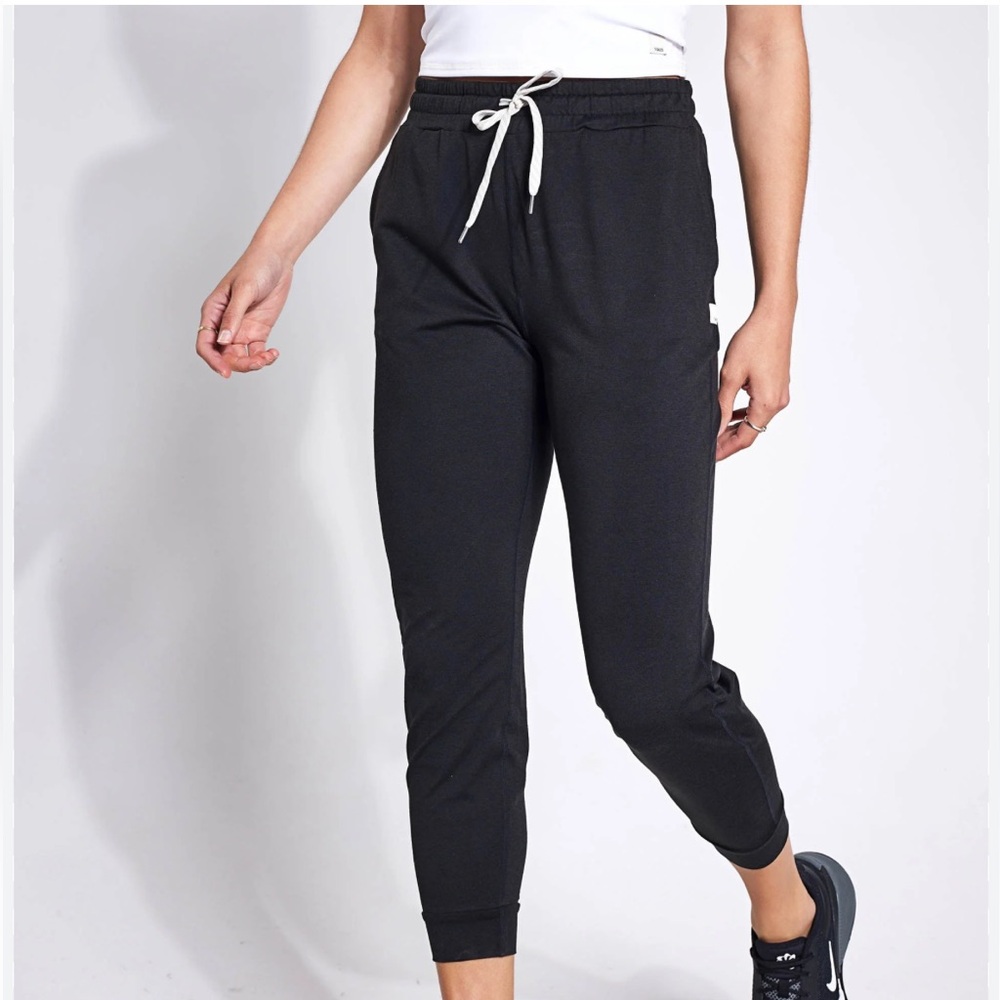 Vuori Performance Jogger in Black